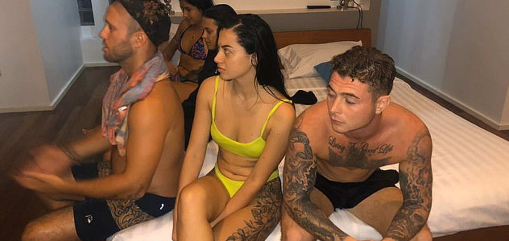 Алкоголь, проститутки и наркотики: в Таиланде арестовали туристов-нарушителей карантина