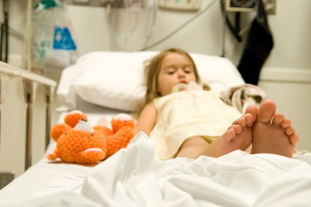 Коронавірус небезпечно "вдарив" по дітях в Україні: 20 вже госпіталізували
