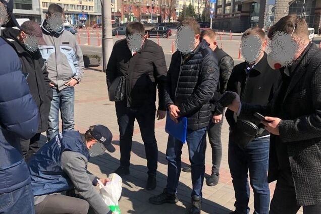 Говорил, что от Ермака: общественник попался на взятке в $200 тысяч. Фото