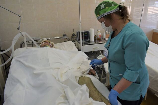 В Днепре медсестра покинула дом ради спасения тяжелых пациентов