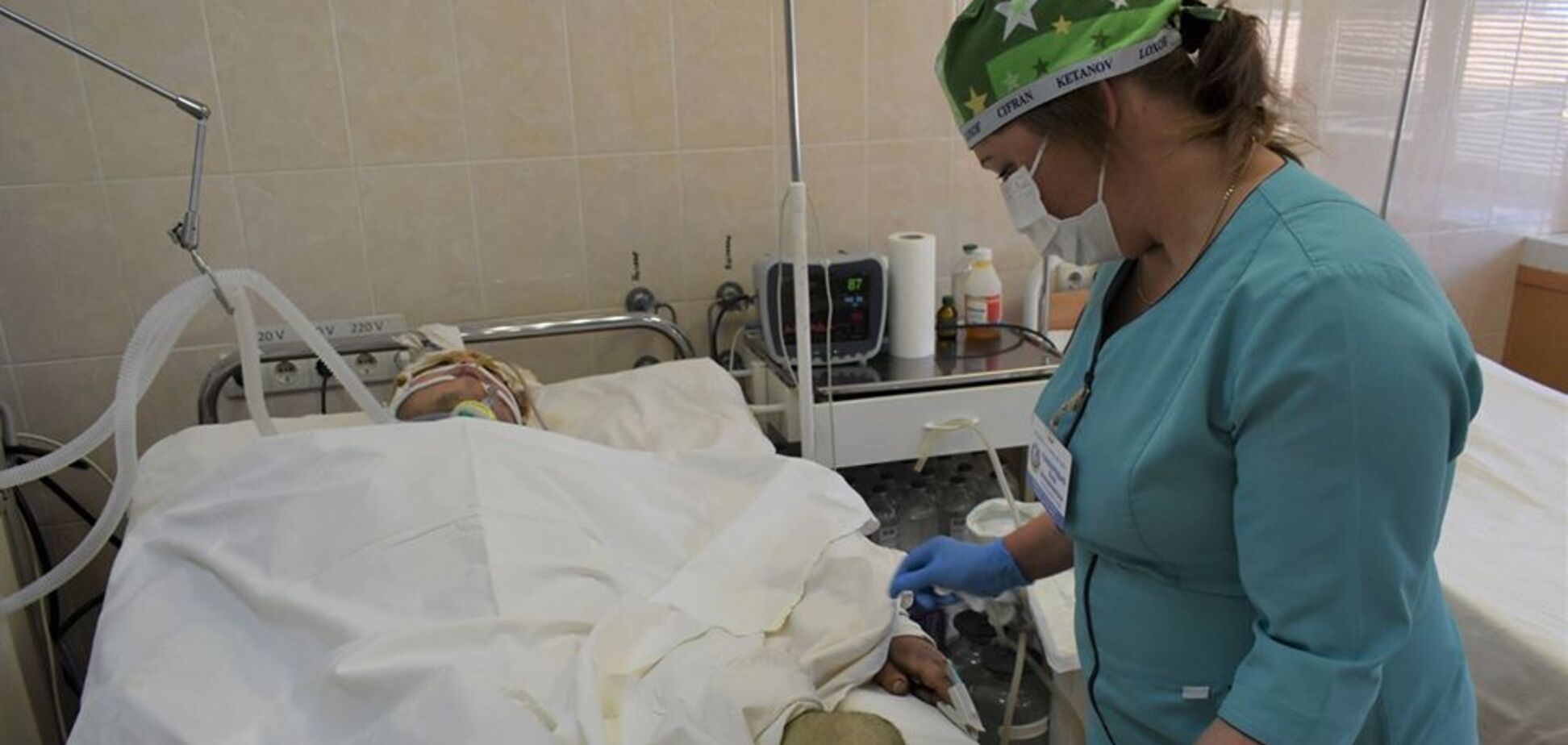 В Днепре медсестра покинула дом ради спасения тяжелых пациентов