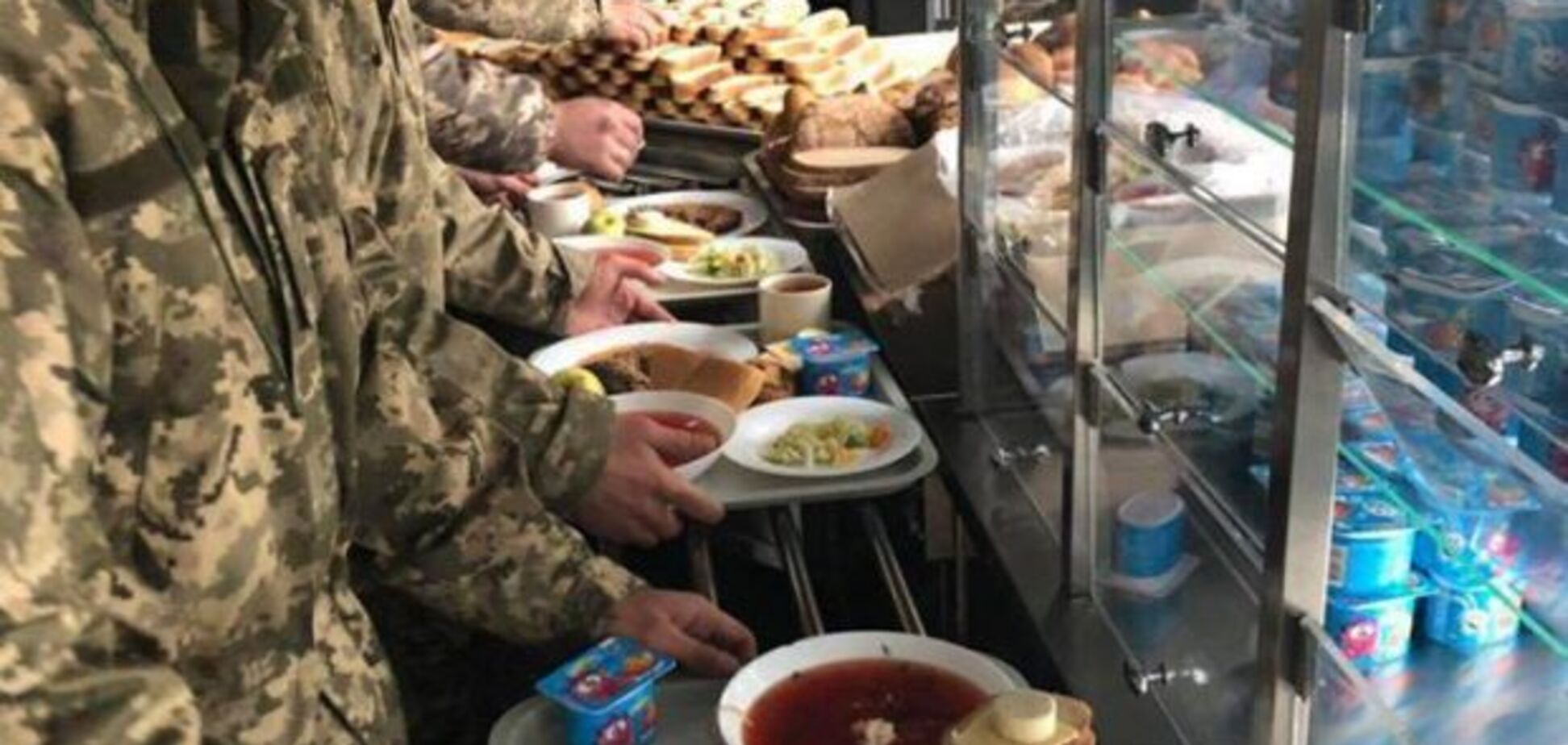 Виновные в срыве программы питания армии должны ответить – Порошенко