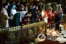 Филарет на Пасху причащал прихожан из одной ложки и давал целовать Библию