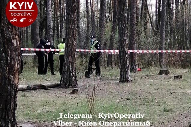 В Киеве нашли останки человека, замотанные в пакет: появились первые фото с места ЧП