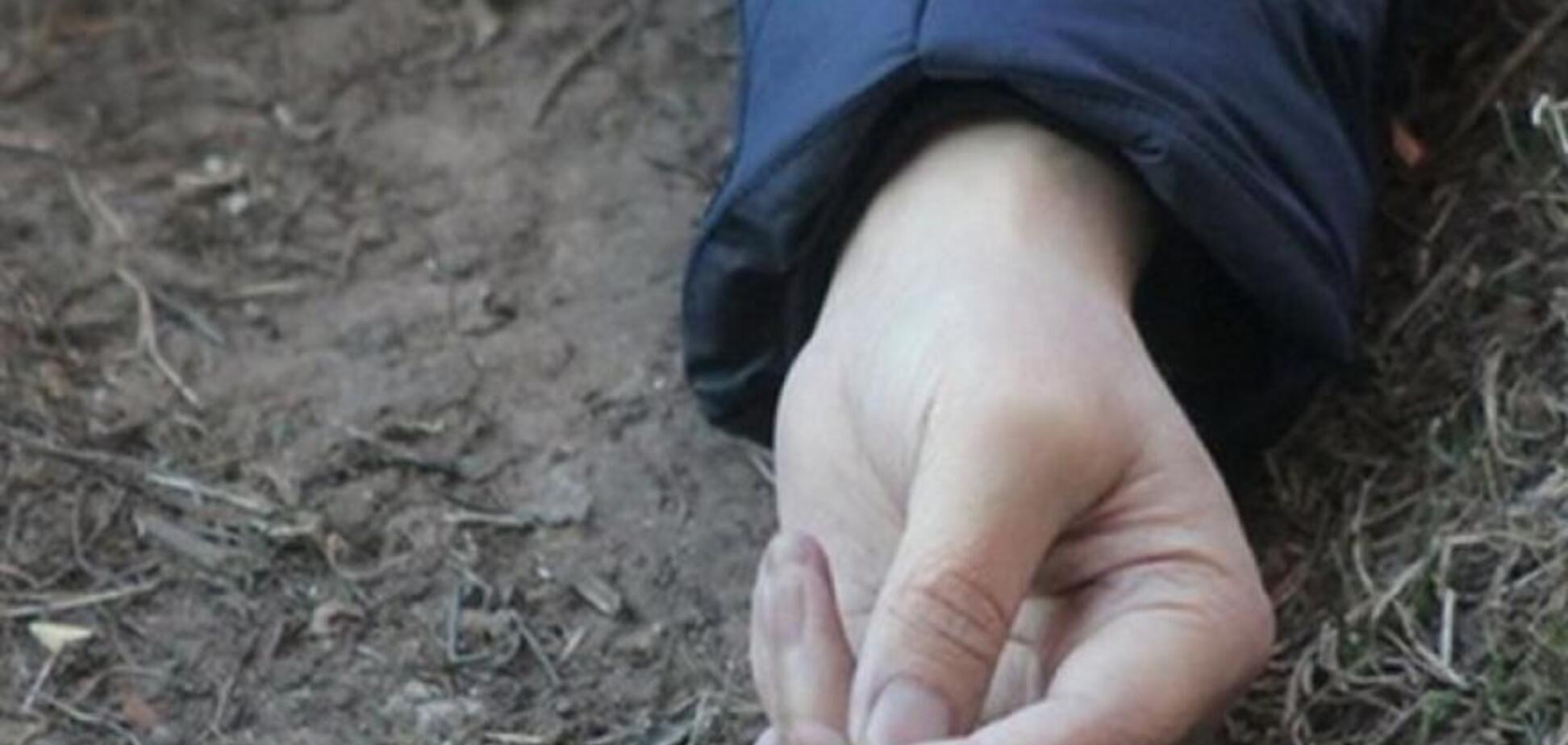 У Дніпрі посеред проспекту знайшли труп чоловіка. Фото 18+