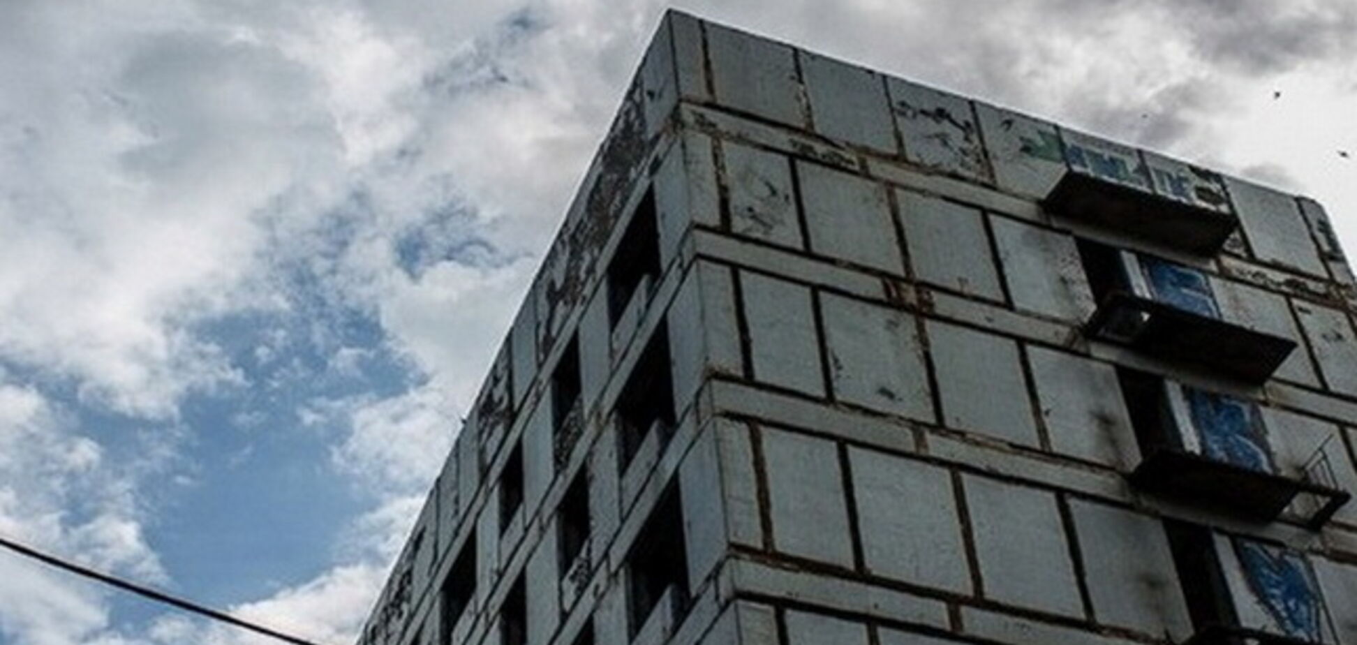 Під Дніпром дитина випала з вікна на 14-му поверсі