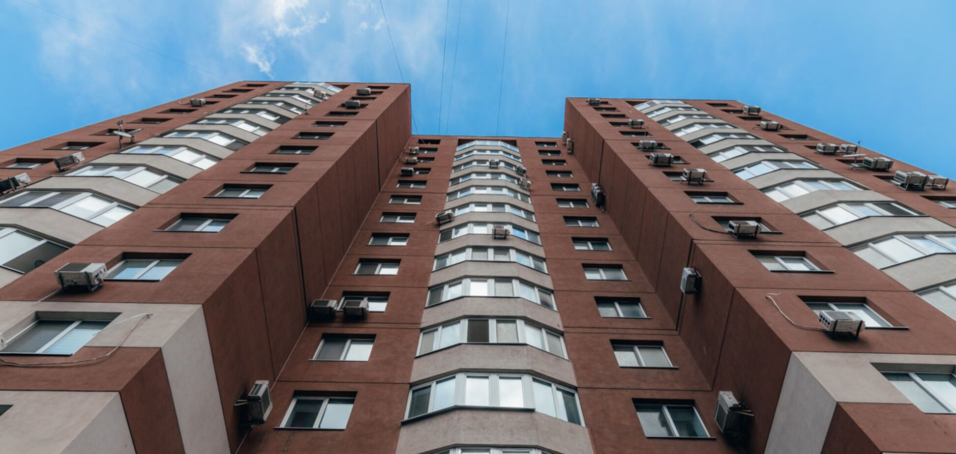 В Днепре мужчина разбился насмерть при падении с высотки. Фото 18+