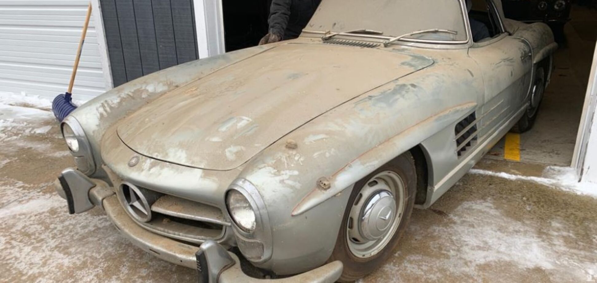 Находка на миллион: в гараже обнаружили 60-летний Mercedes-Benz
