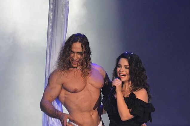 Напівголий Тарзан звернувся до хейтерів через Корольову