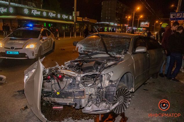 В Днепре в ночном ДТП пострадали двое человек. Фото