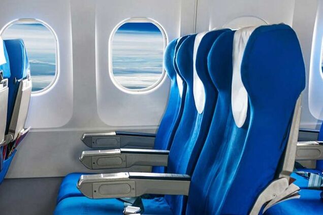 Почему кресла в самолетах синие: неожиданное объяснение