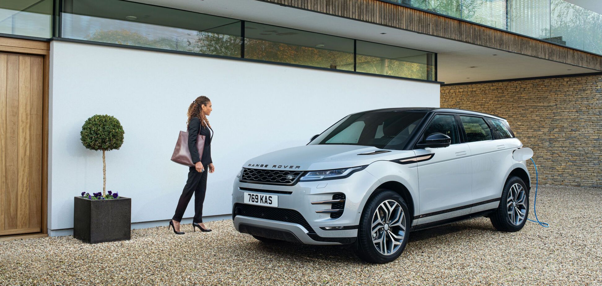 Jaguar Land Rover анонсировал новые гибридные кроссоверы