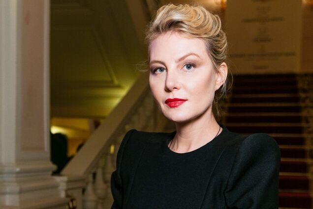 53-летняя Литвинова полностью обнажила грудь на откровенном фото