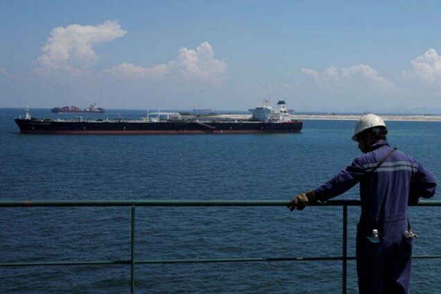 Разгар нефтекризиса: Калифорнию окружили танкеры с 20 млн баррелями сырья