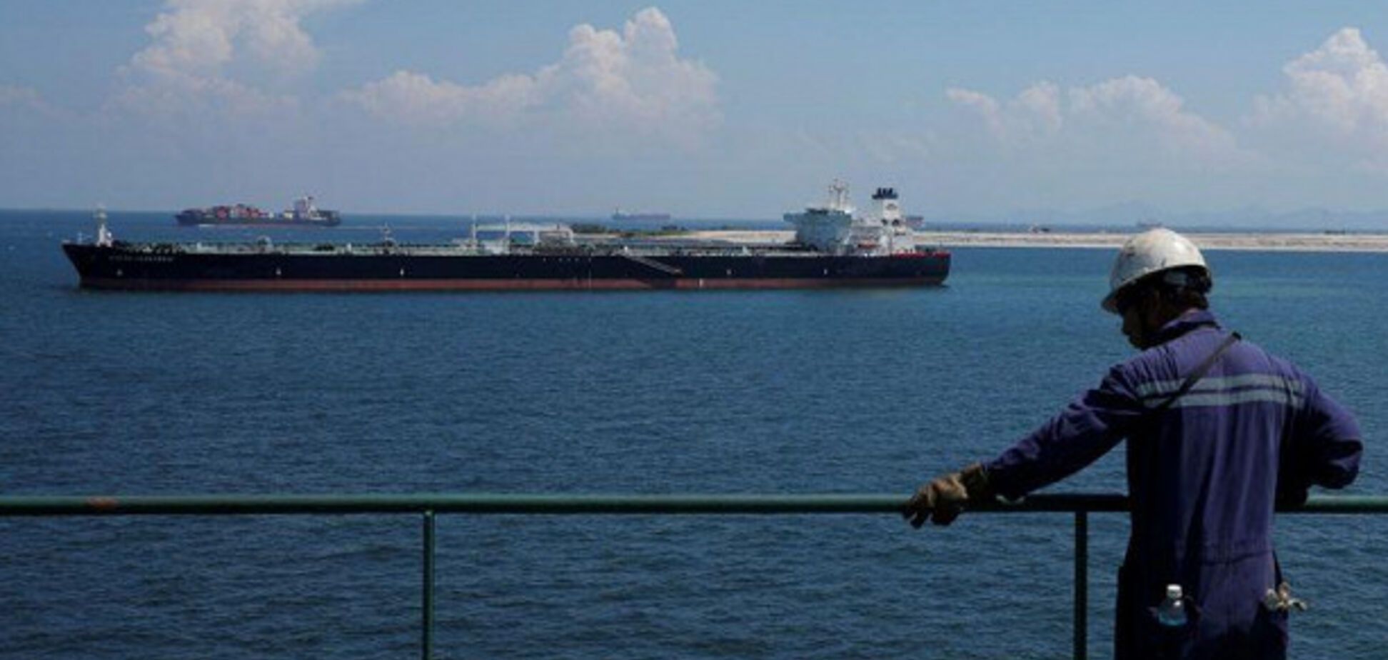 Разгар нефтекризиса: Калифорнию окружили танкеры с 20 млн баррелями сырья