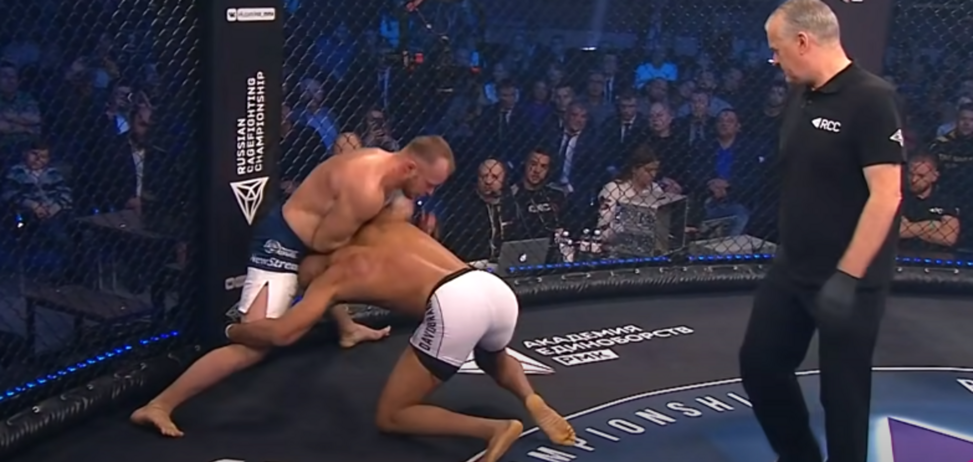 Росіянин Шлеменко переміг 'гільйотиною' колишнього бійця UFC