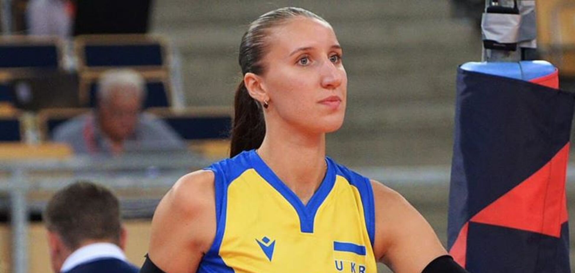 Президент СК 'Прометей' Владимир Дубинский представил новую волейболистку. Фото