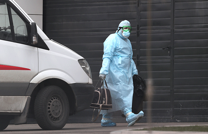 Москва оказалась центром эпидемии. Умирают и болеют многие