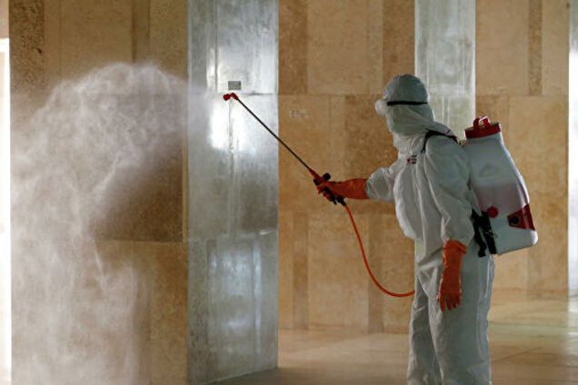 Травятся дезинфекторами и кварцированием: украинские врачи рассказали о работе с COVID-позитивными