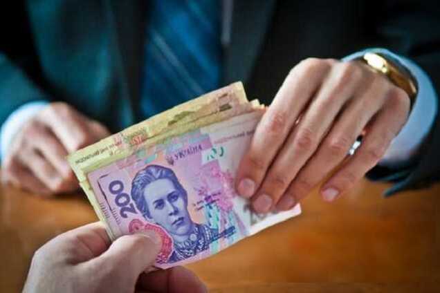 Премия за взятку: директор госпредприятия пытался подкупить топ-чиновника за 210 тыс. грн