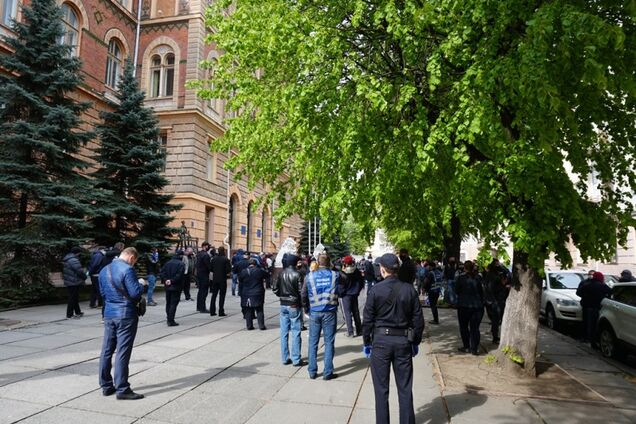 Бизнес продолжил бунтовать против карантина: Зеленский принял меры