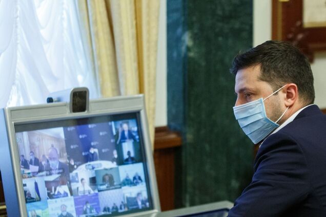 Зеленский поручил открыть продуктовые рынки