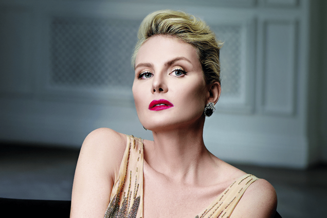 53-летняя Литвинова полностью обнажилась для мужского журнала