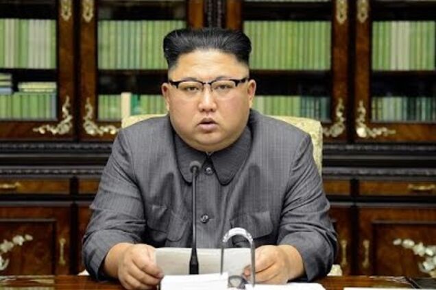 Не может встать: в КНДР слили новые данные о Ким Чен Ыне