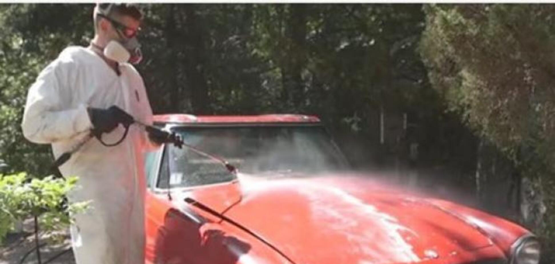 Забытый Mercedes за 100 000 евро помыли впервые за 37 лет