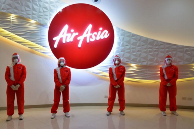 Появились фото новой формы бортпроводников на период коронавируса: как она выглядит