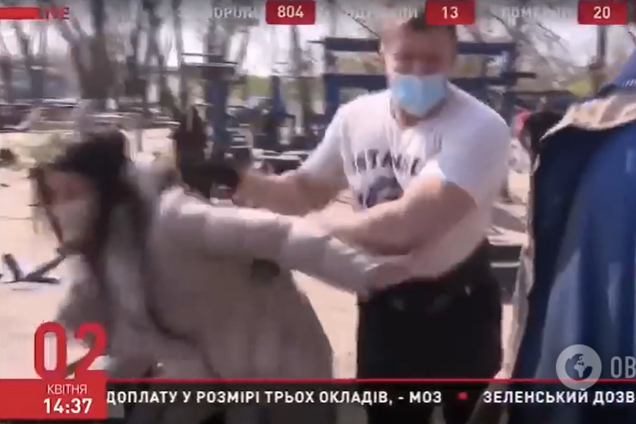 Полиция задержала человека, напавшего на журналистов телеканала ZIK в Киеве. Фото