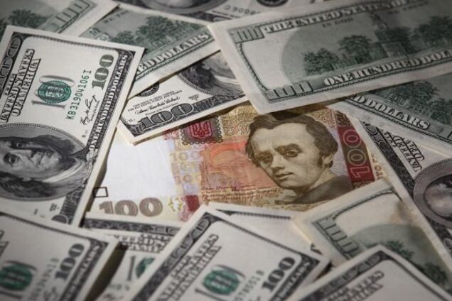 Украинцев ждет новый курс доллара: аналитик рассказал, когда развернется гривня
