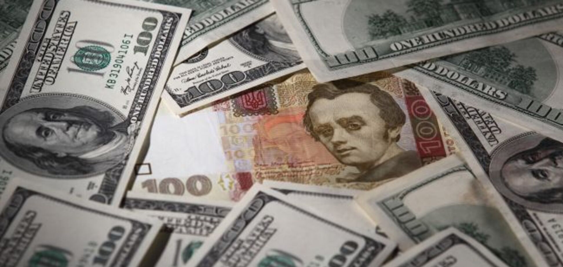 В этом году курс гривни обесценится на 25% – Fitch