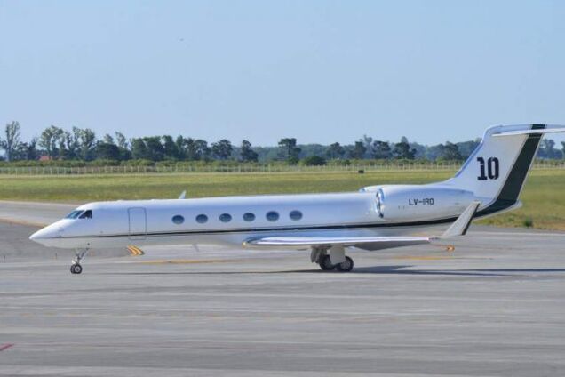 Відмова: у літака Мессі виникли проблеми в польоті