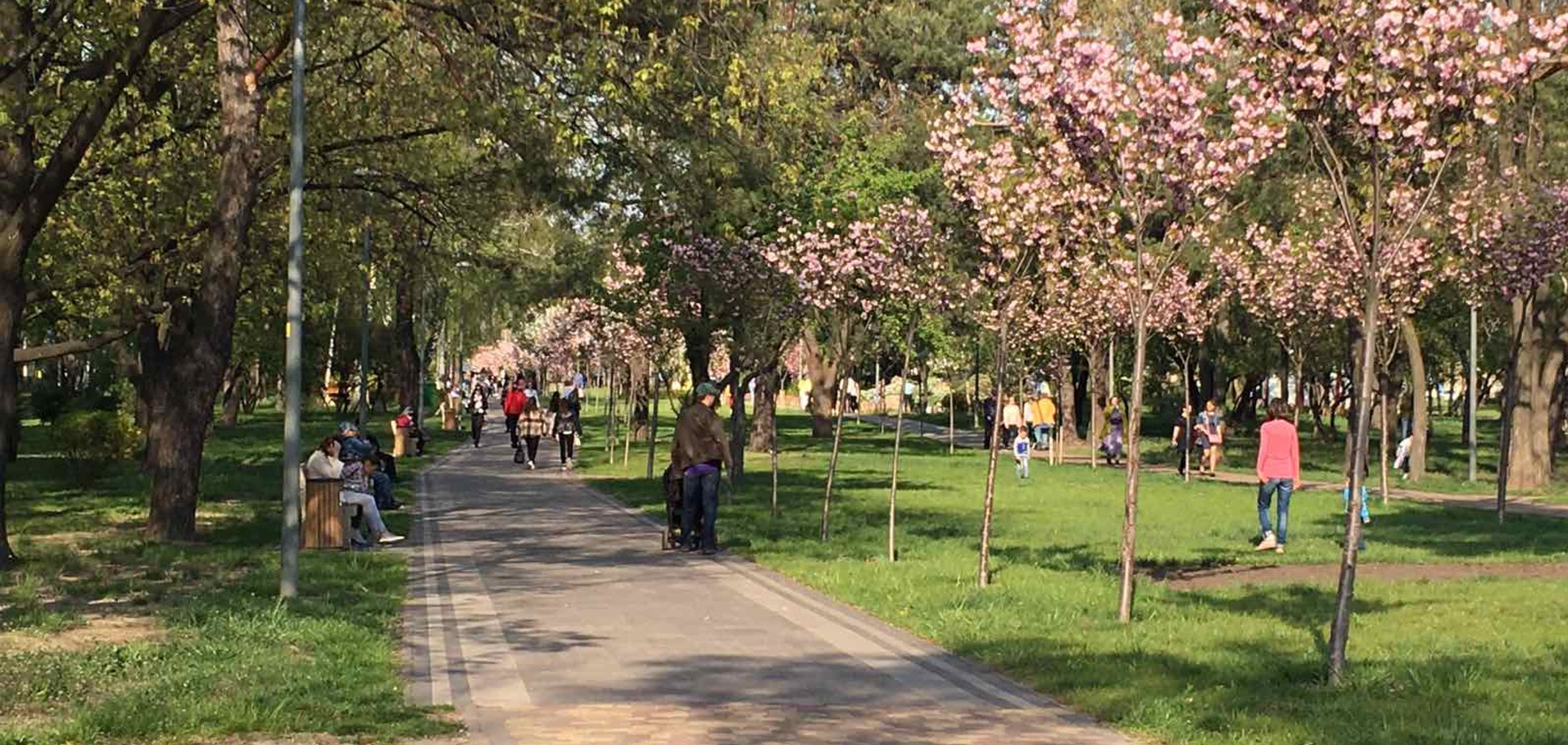 У Києві масово кинулися в парки з дітьми