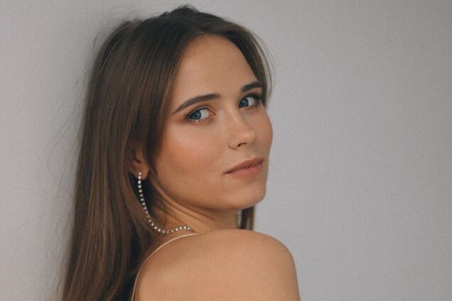 Звезда 'Сватов' Анна Кошмал засветила голую грудь на пикантном фото