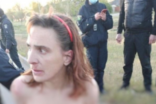 Обезголовила рідну доньку: поліція розкрила страшні деталі про криваву різанину в Харкові