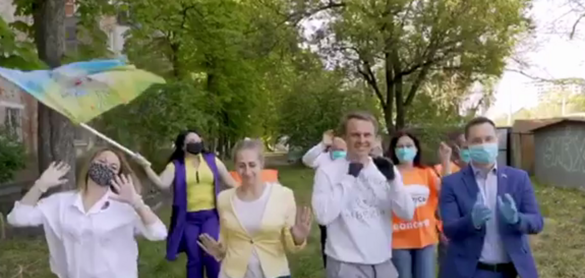 В России депутат появился в клипе с флагом Украины 