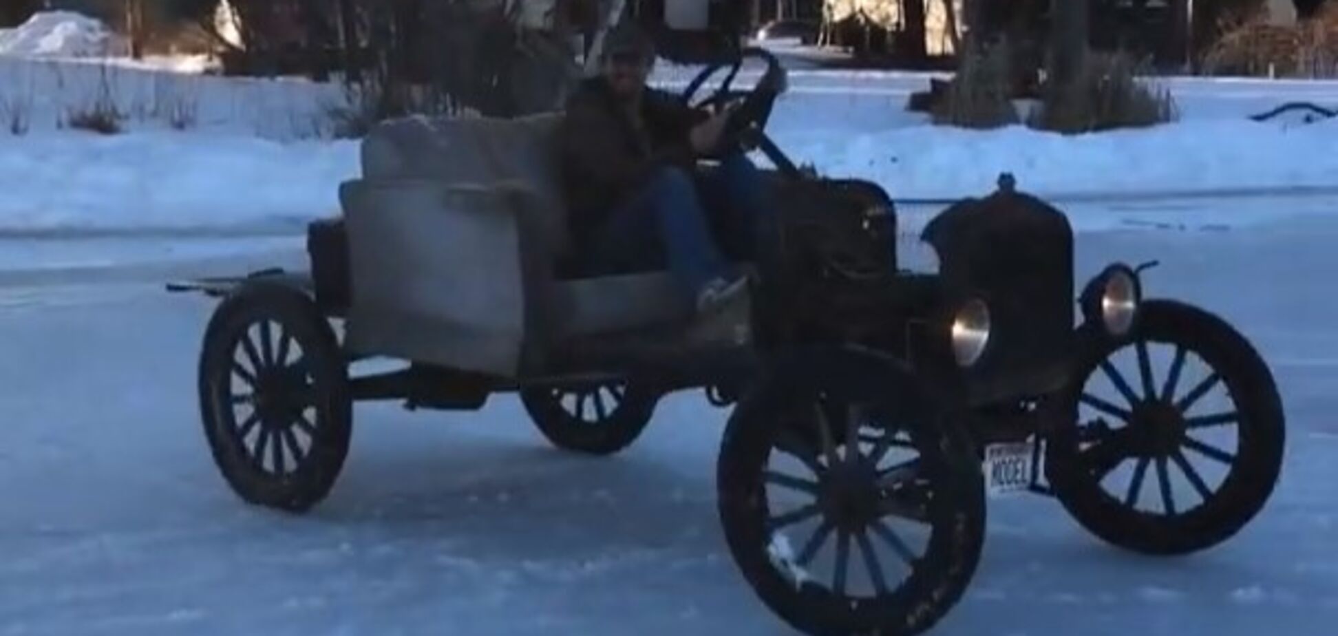 Первый автомобиль в мире выгнали на улицу спустя 100 лет