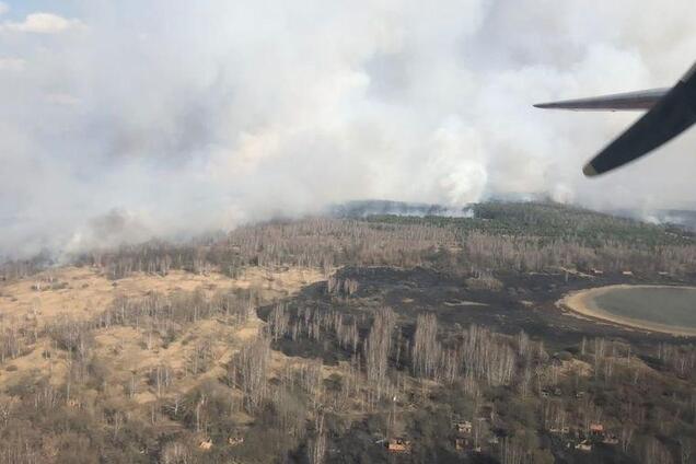 У Чорнобильській зоні спалахнула масштабна пожежа: в небо підняли літаки