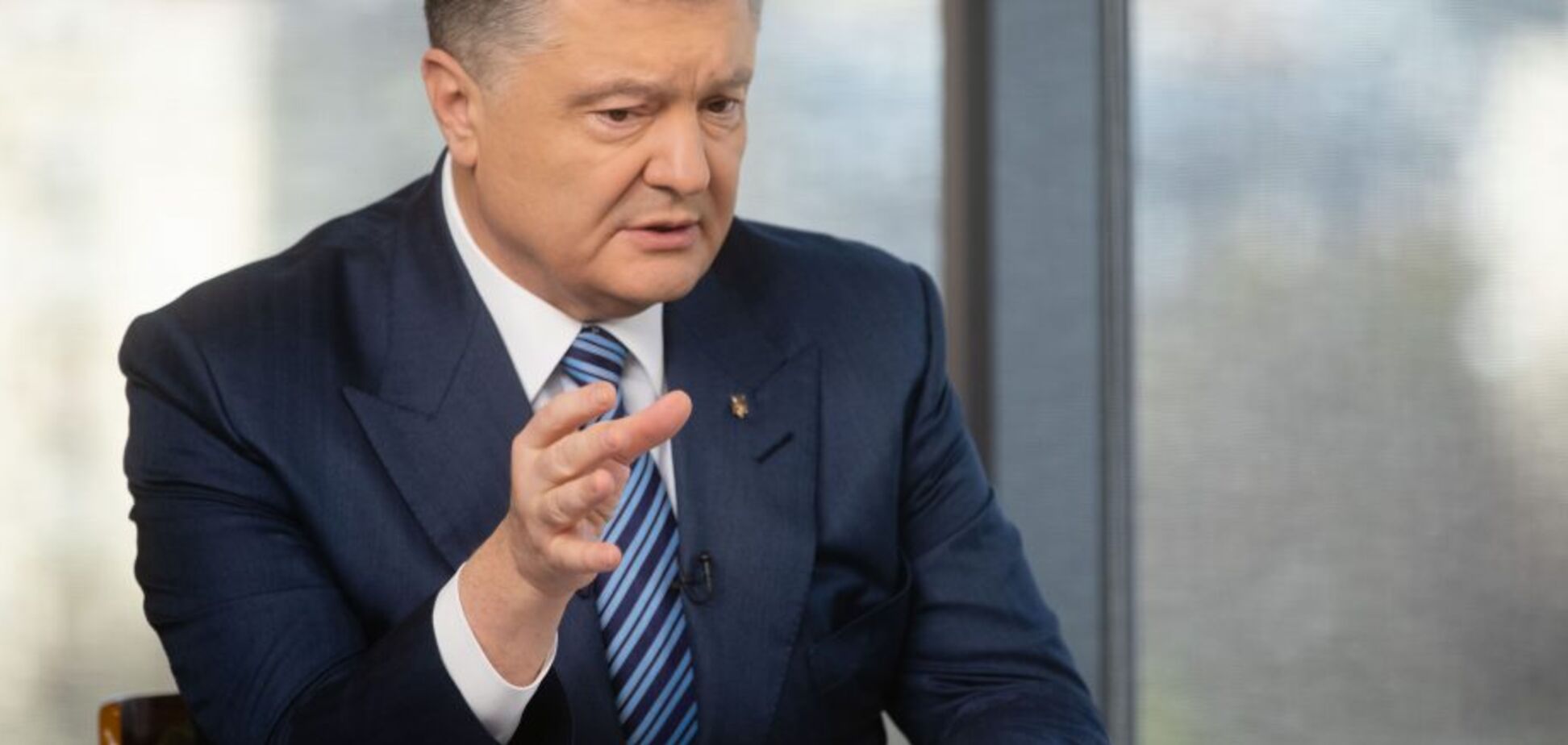 РОШЕН закупил 100 тысяч защитных костюмов: Порошенко рассказал детали