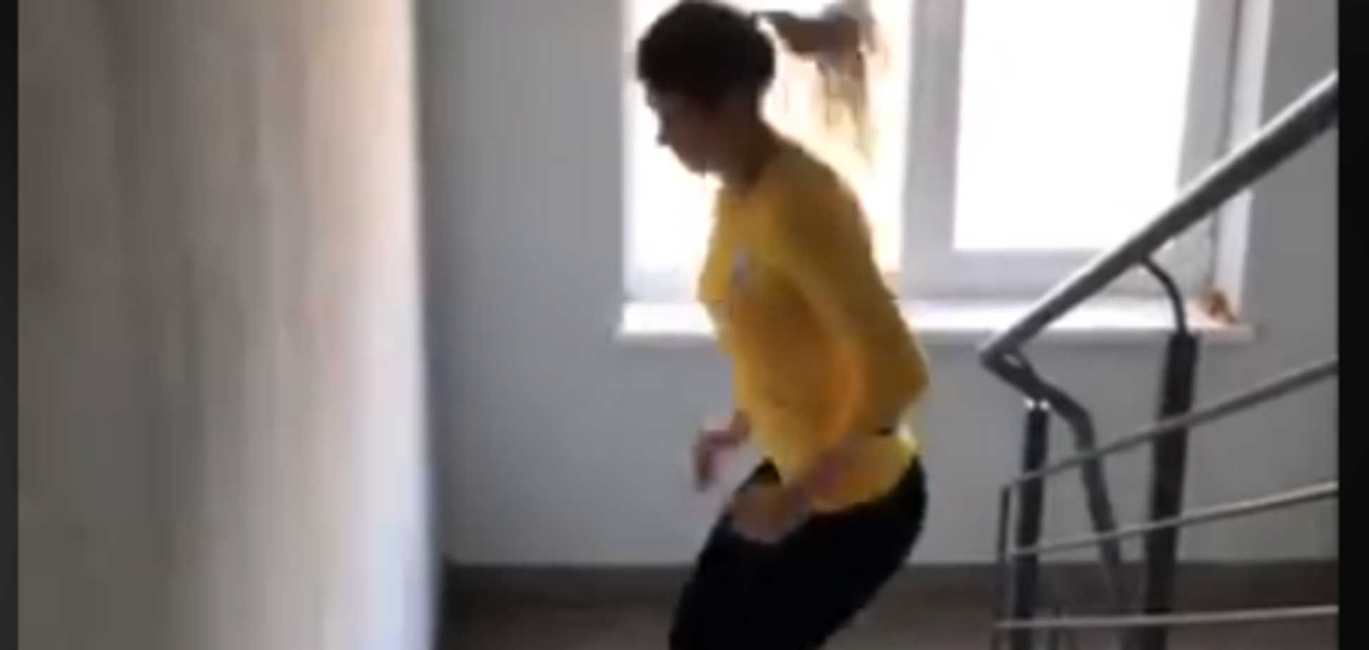 Джима на карантине устроила тренировку в подъезде