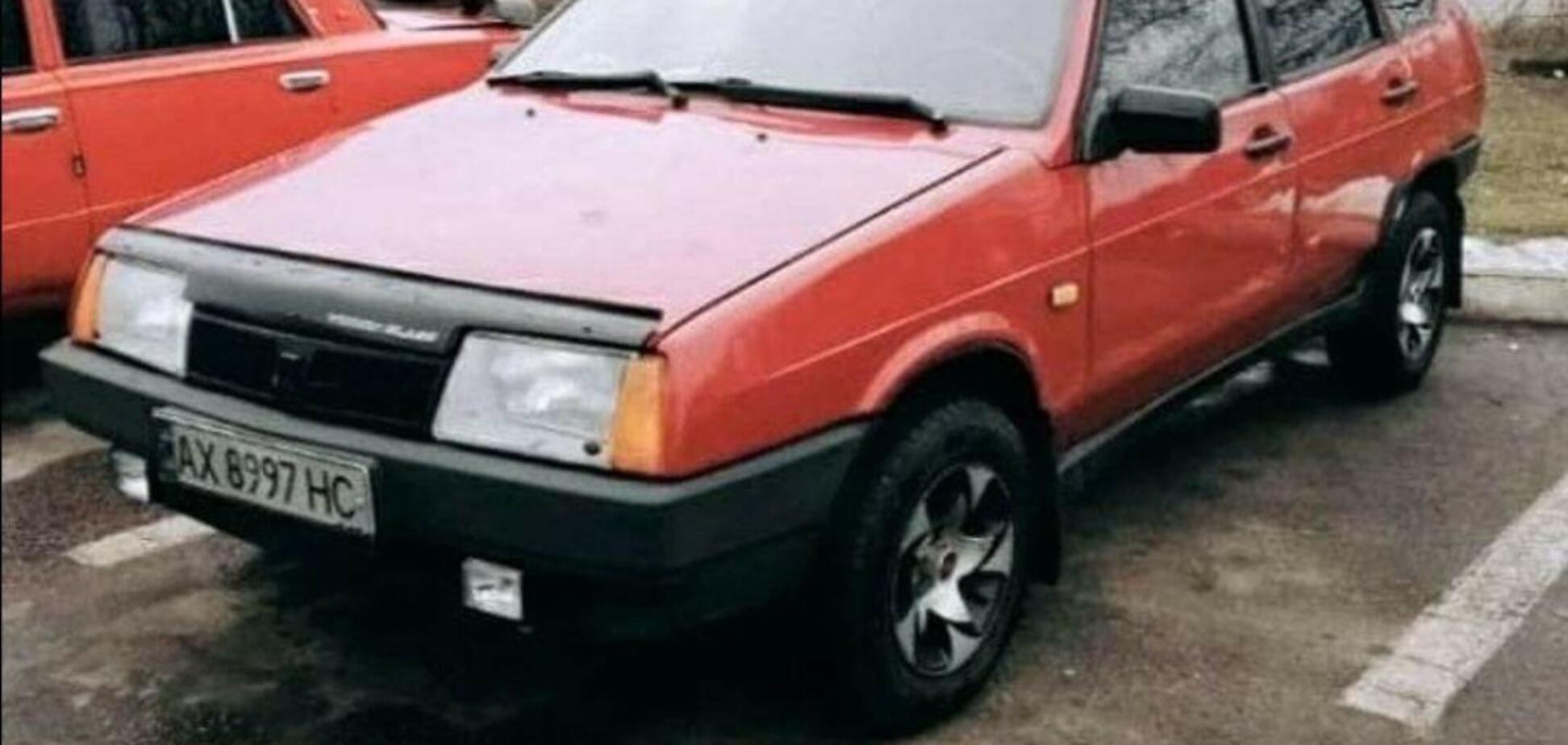 В Каменском неизвестные ударили ножом таксиста и угнали автомобиль. Фото