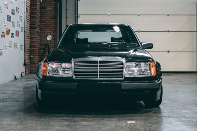 Рідкісному Mercedes W124 з мотором BMW шукають нового власника