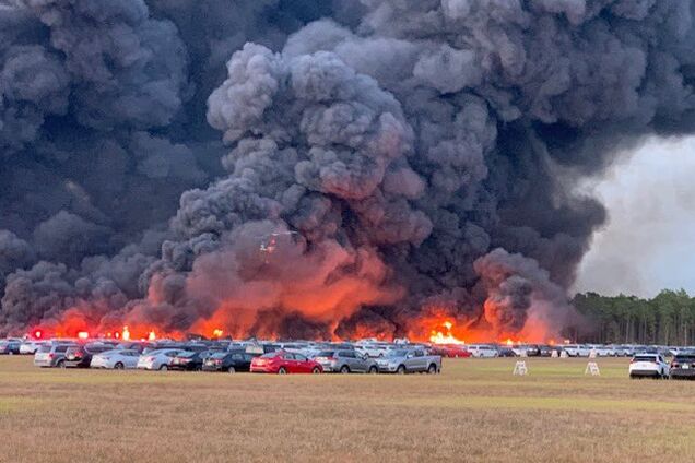 Масштабный пожар в аэропорту Флориды уничтожил более 3500 авто