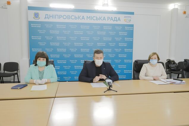 У міськраді Дніпра розповіли про зміни у соцвиплатах і доставку проднаборів літнім людям