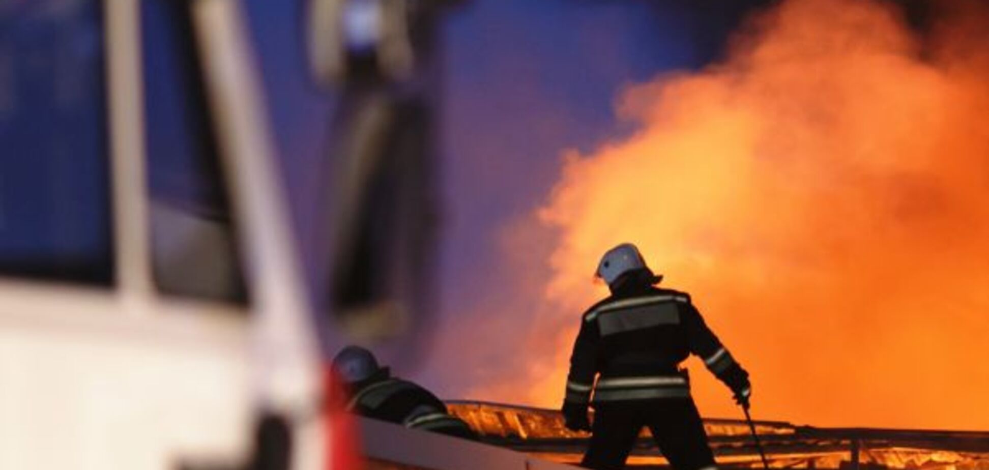 На Дніпропетровщині з пожежі в багатоповерхівці врятували чоловіка. Фото з місця НП