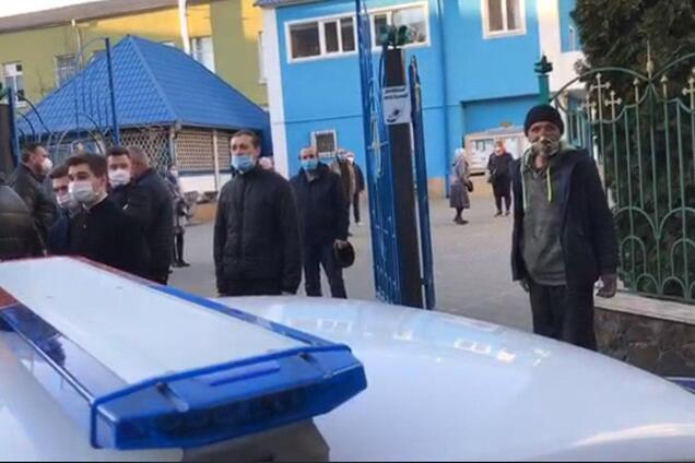 УПЦ МП в Хмельницком решила провести массовое богослужение, несмотря на карантин. Фото и видео