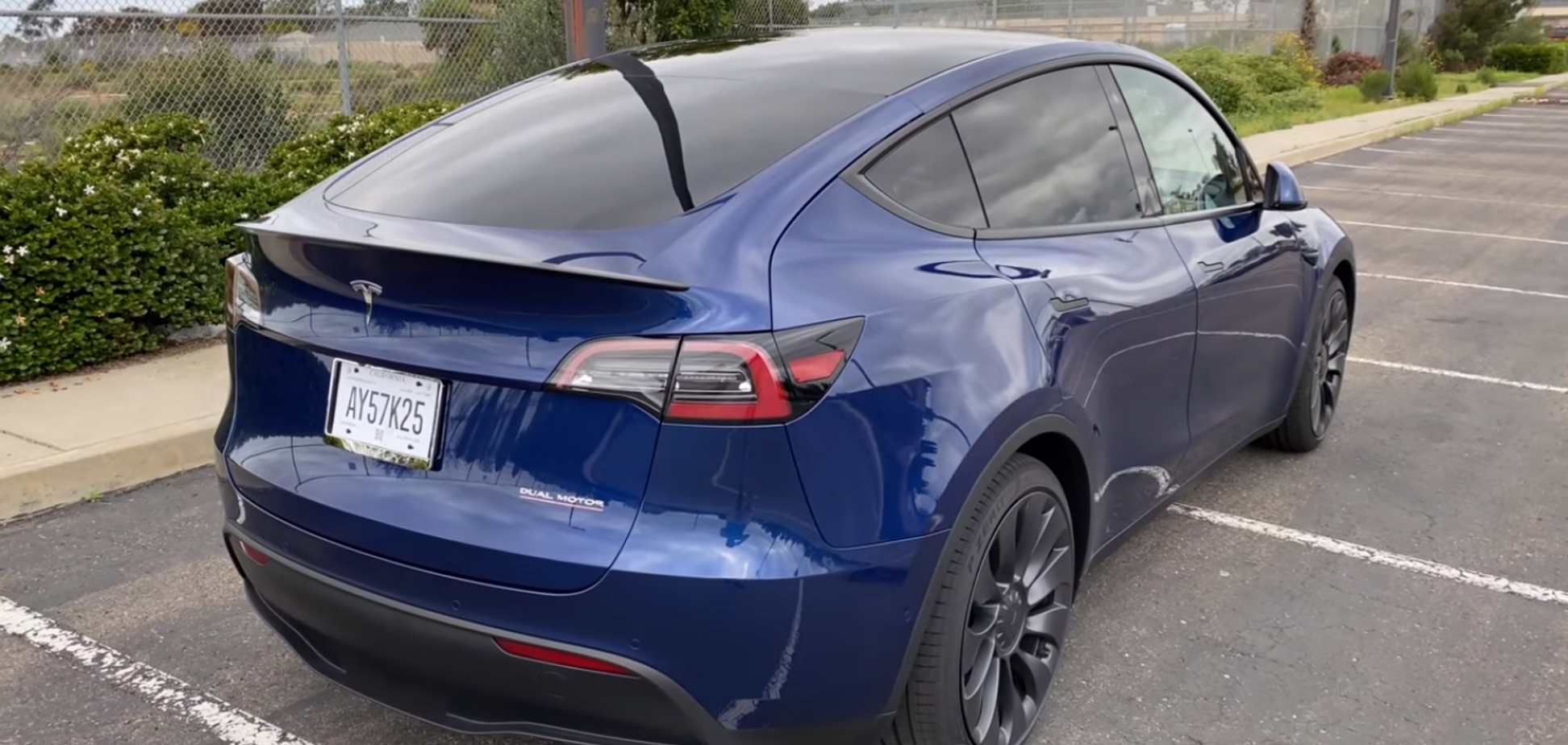 Первый живой обзор электромобиля Tesla, который ждали все