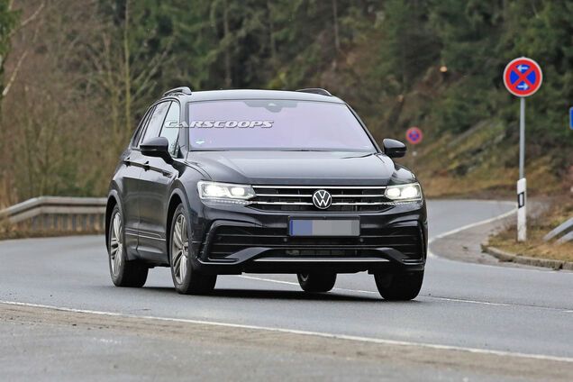 Оновлений Tiguan зловили без камуфляжу